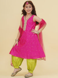 💖 Girls Hot Pink Embellished Kurti Pant Set with Dupatta – Festive Ethnic Wear